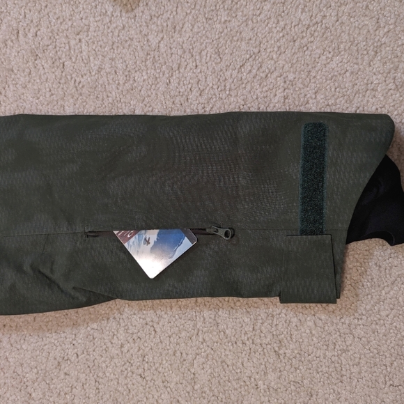 Brand New with tags- Ski/Snowboard jacket: men's small - Picture 6 of 8